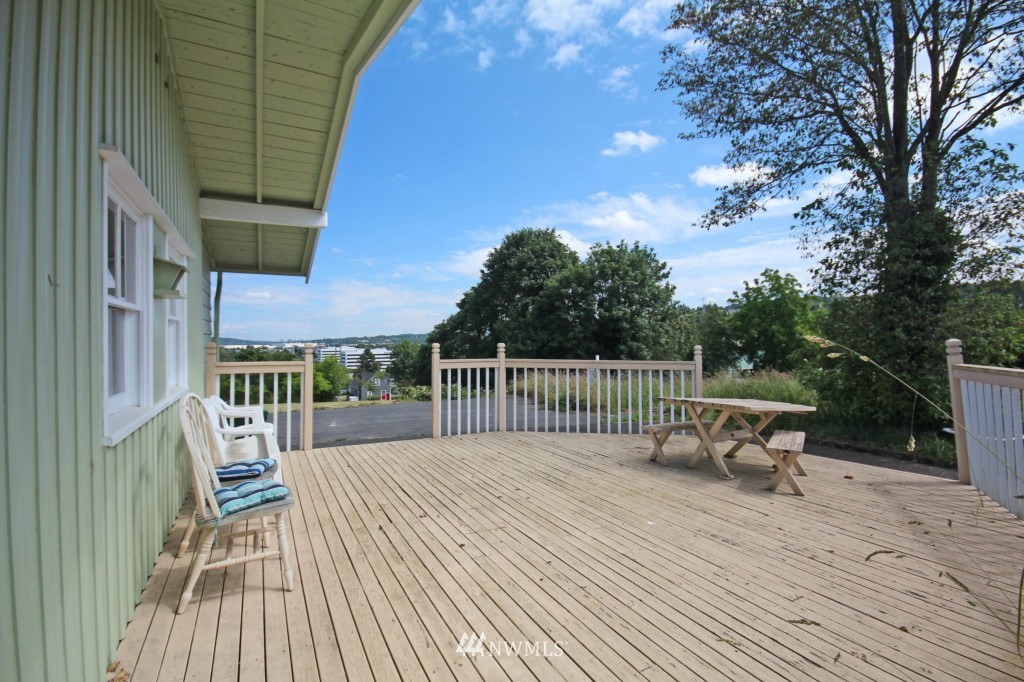 1616 Morris Avenue South Renton, WA 98055 - Photo 4 of 15