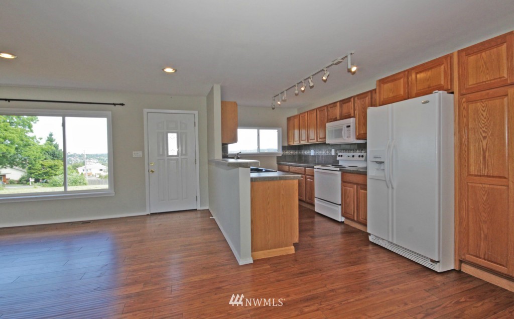1616 Morris Avenue South Renton, WA 98055 - Photo 5 of 15