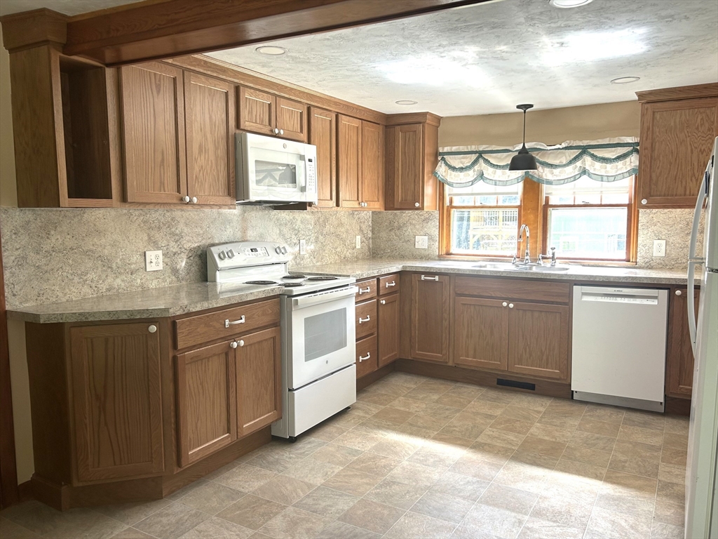 61 Carruth Road Templeton, MA 01468 - Photo 8 of 31