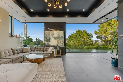 $6,570,000 | 3712 Broadlawn Drive, Los Angeles, CA 90068