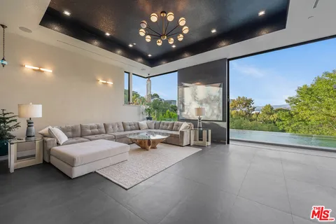 $6,570,000 | 3712 Broadlawn Drive, Los Angeles, CA 90068