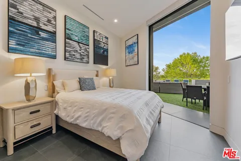 $6,570,000 | 3712 Broadlawn Drive, Los Angeles, CA 90068