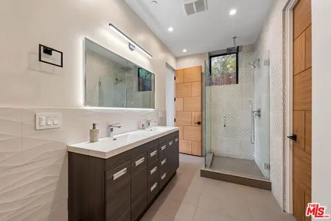 $6,570,000 | 3712 Broadlawn Drive, Los Angeles, CA 90068