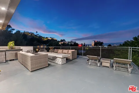 $6,570,000 | 3712 Broadlawn Drive, Los Angeles, CA 90068