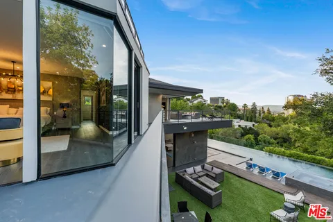 $6,570,000 | 3712 Broadlawn Drive, Los Angeles, CA 90068
