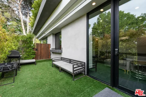 $6,570,000 | 3712 Broadlawn Drive, Los Angeles, CA 90068