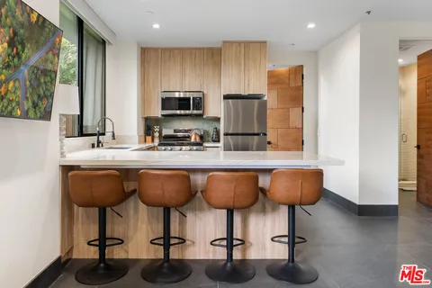 $6,570,000 | 3712 Broadlawn Drive, Los Angeles, CA 90068