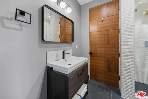 $6,570,000 | 3712 Broadlawn Drive, Los Angeles, CA 90068