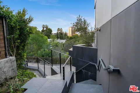 $6,570,000 | 3712 Broadlawn Drive, Los Angeles, CA 90068