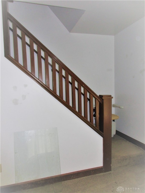 9132 Barnes Road Clayton, OH 45315 - Photo 23 of 48 Staircase