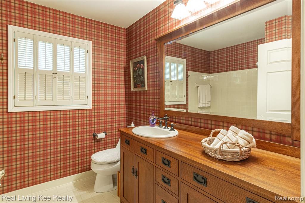 1329 Greenleaf Drive Rochester Hills, MI 48309 - Photo 19 of 49