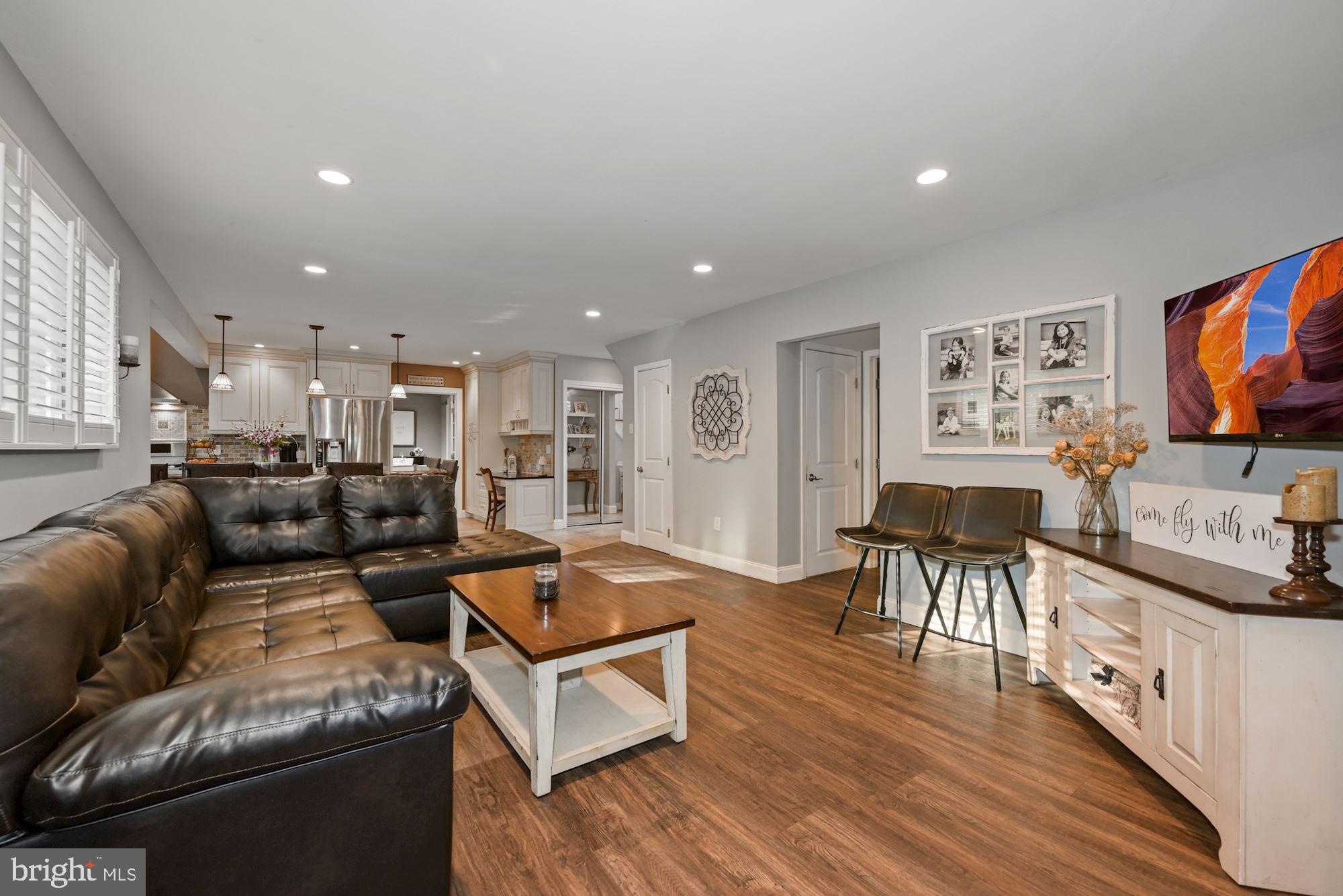516 Park Road Cherry Hill, NJ 08034 - Photo 12 of 46 Family room looking into the kitchen