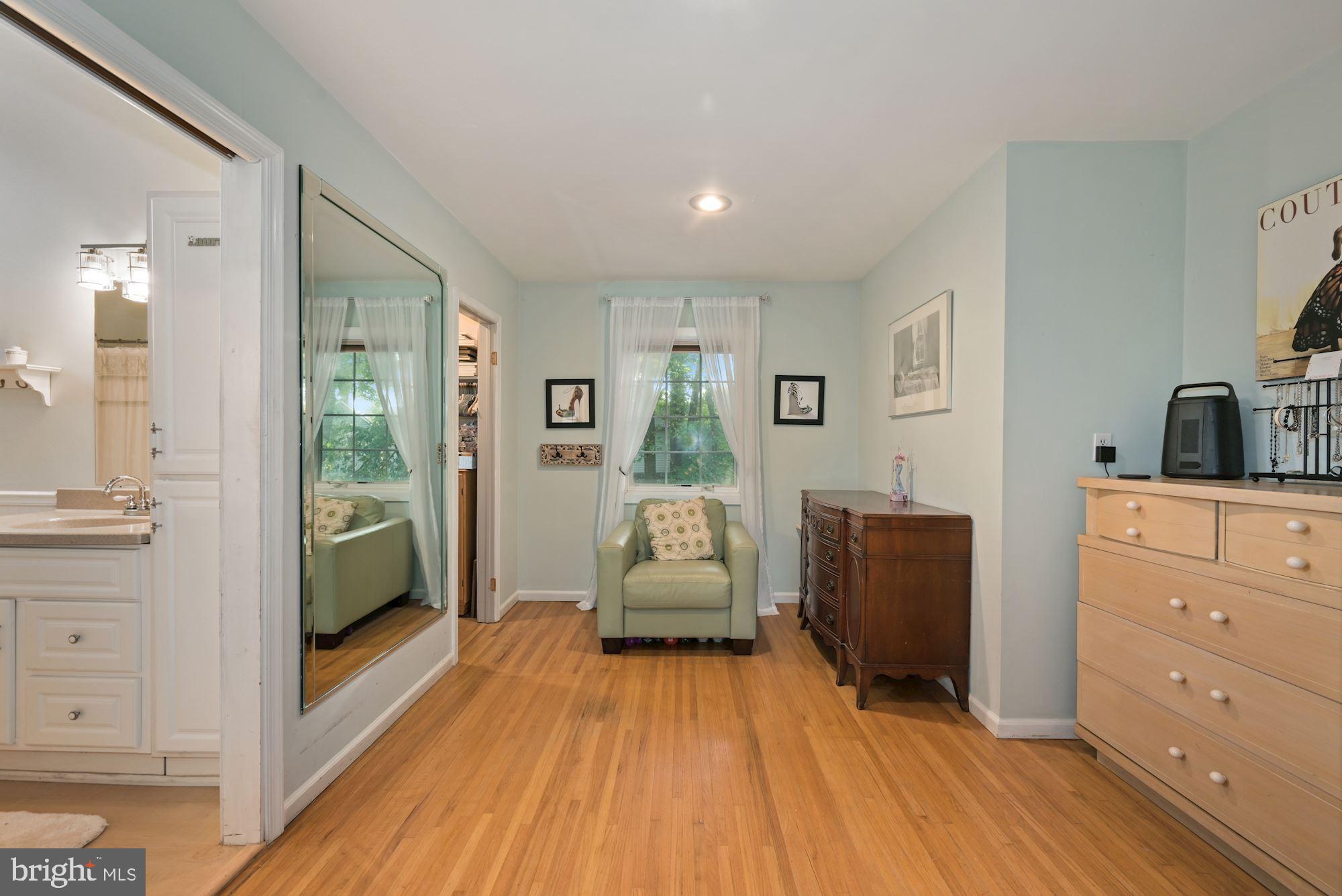 516 Park Road Cherry Hill, NJ 08034 - Photo 19 of 46 Owners Dressing room/sitting room