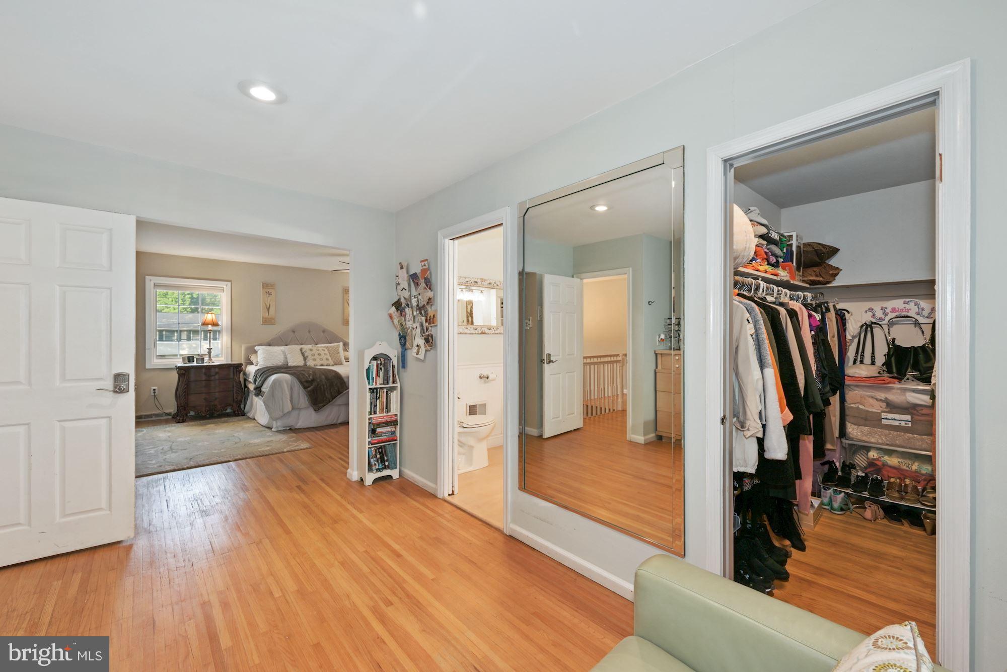 516 Park Road Cherry Hill, NJ 08034 - Photo 20 of 46 Dressing room with Walk-in closet