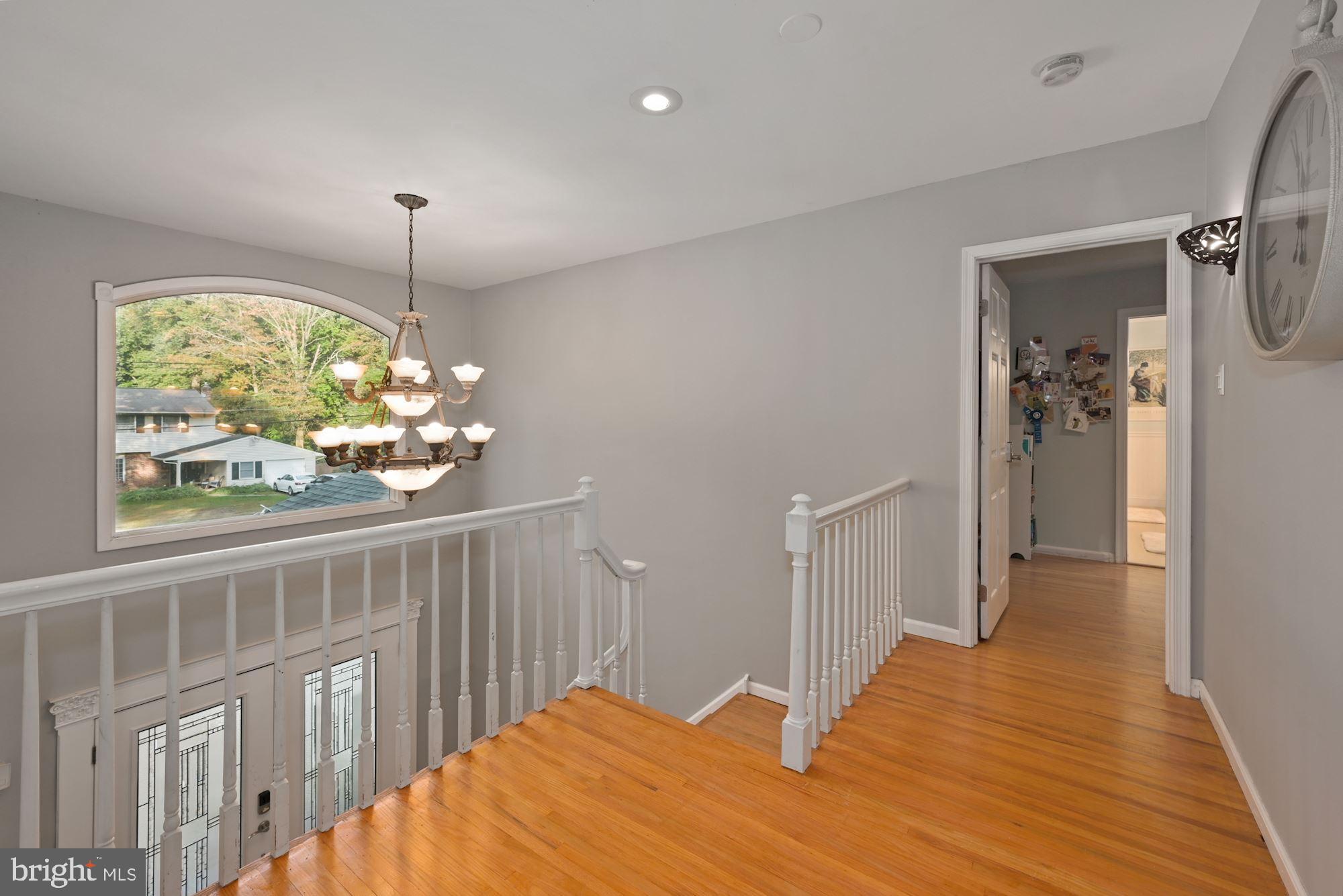 516 Park Road Cherry Hill, NJ 08034 - Photo 22 of 46 Upstairs foyer