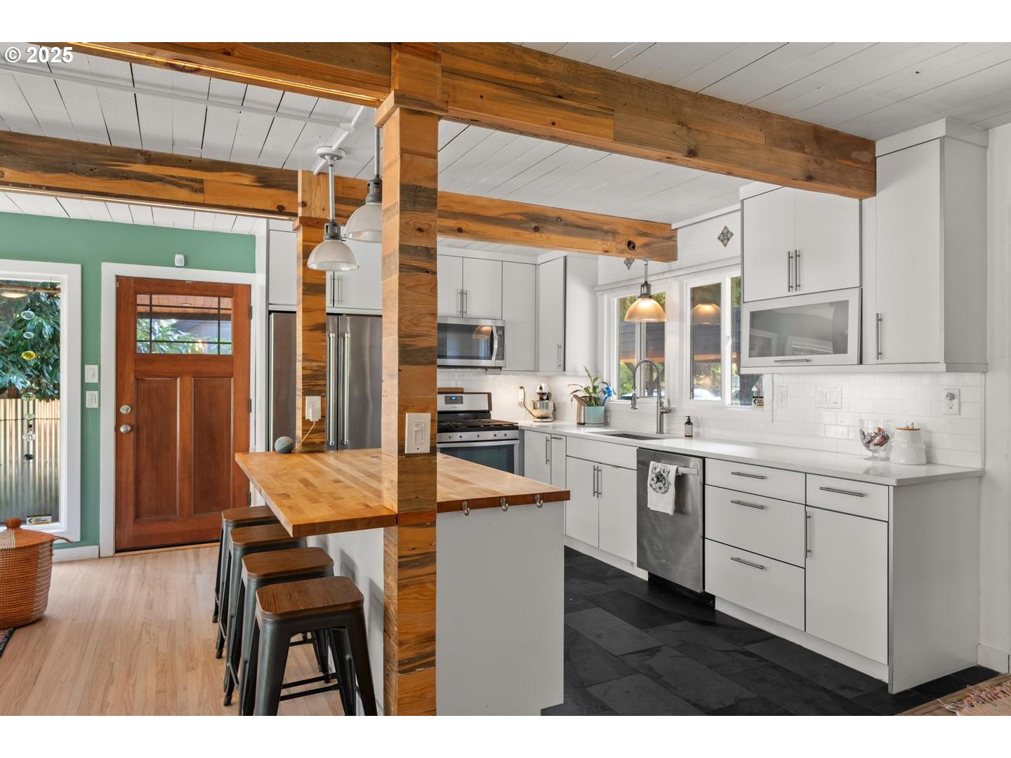 16536 Southwest Inverurie Road Lake Oswego, OR 97035 - Photo 13 of 36 Gallery Image 13