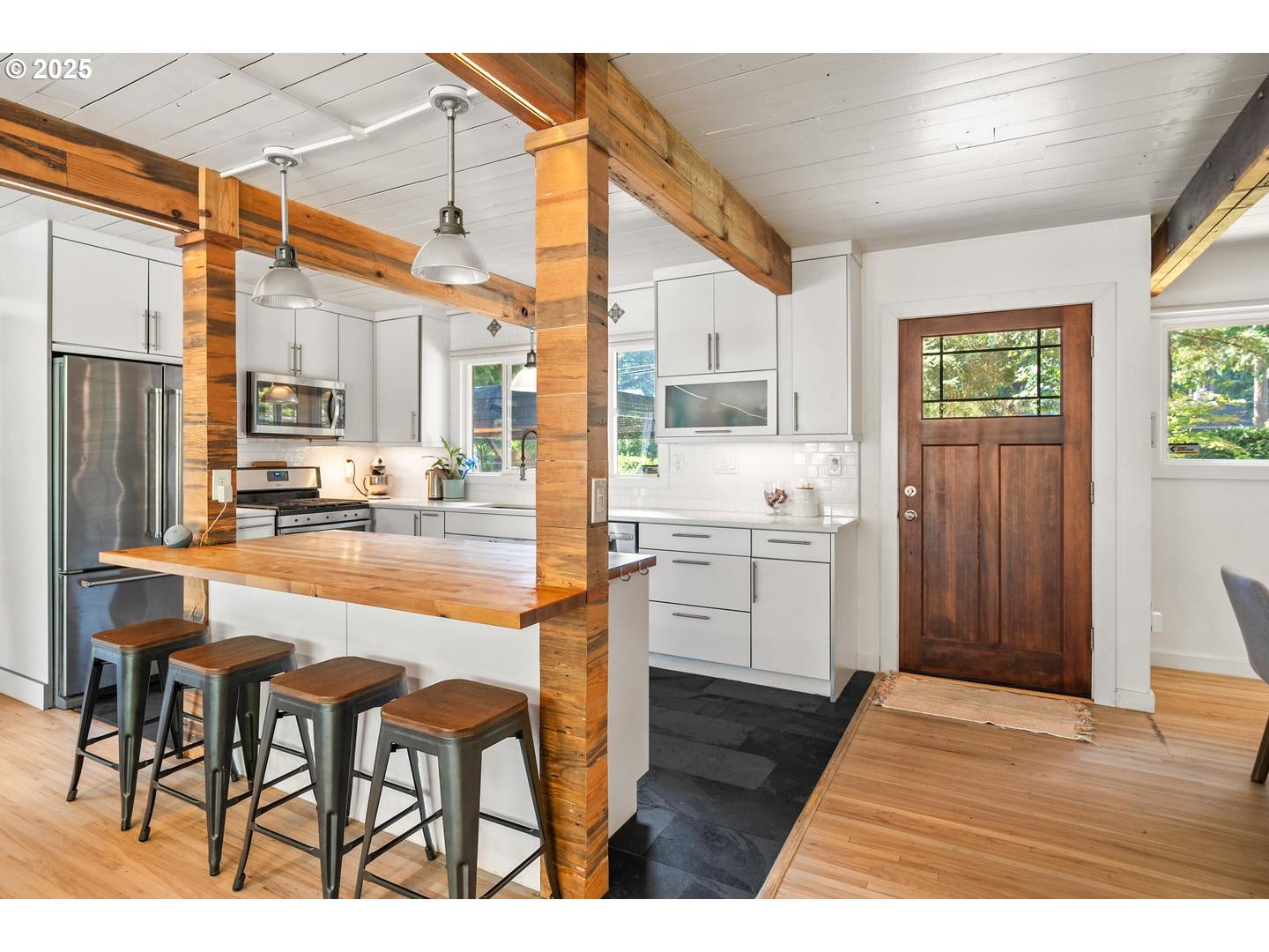 16536 Southwest Inverurie Road Lake Oswego, OR 97035 - Photo 5 of 36 Gallery Image 5