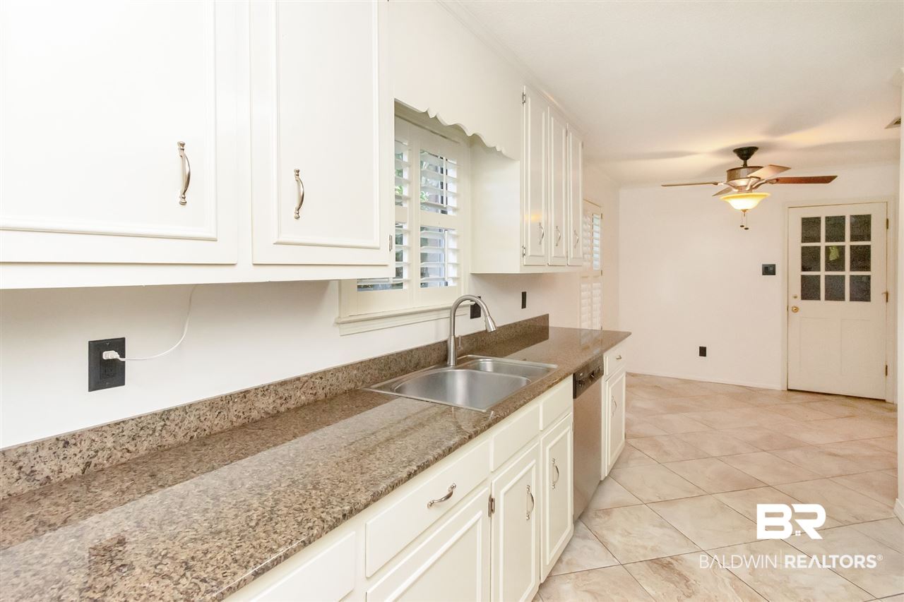 5621 Regency Oaks Drive North Mobile, AL 36609 - Photo 12 of 48