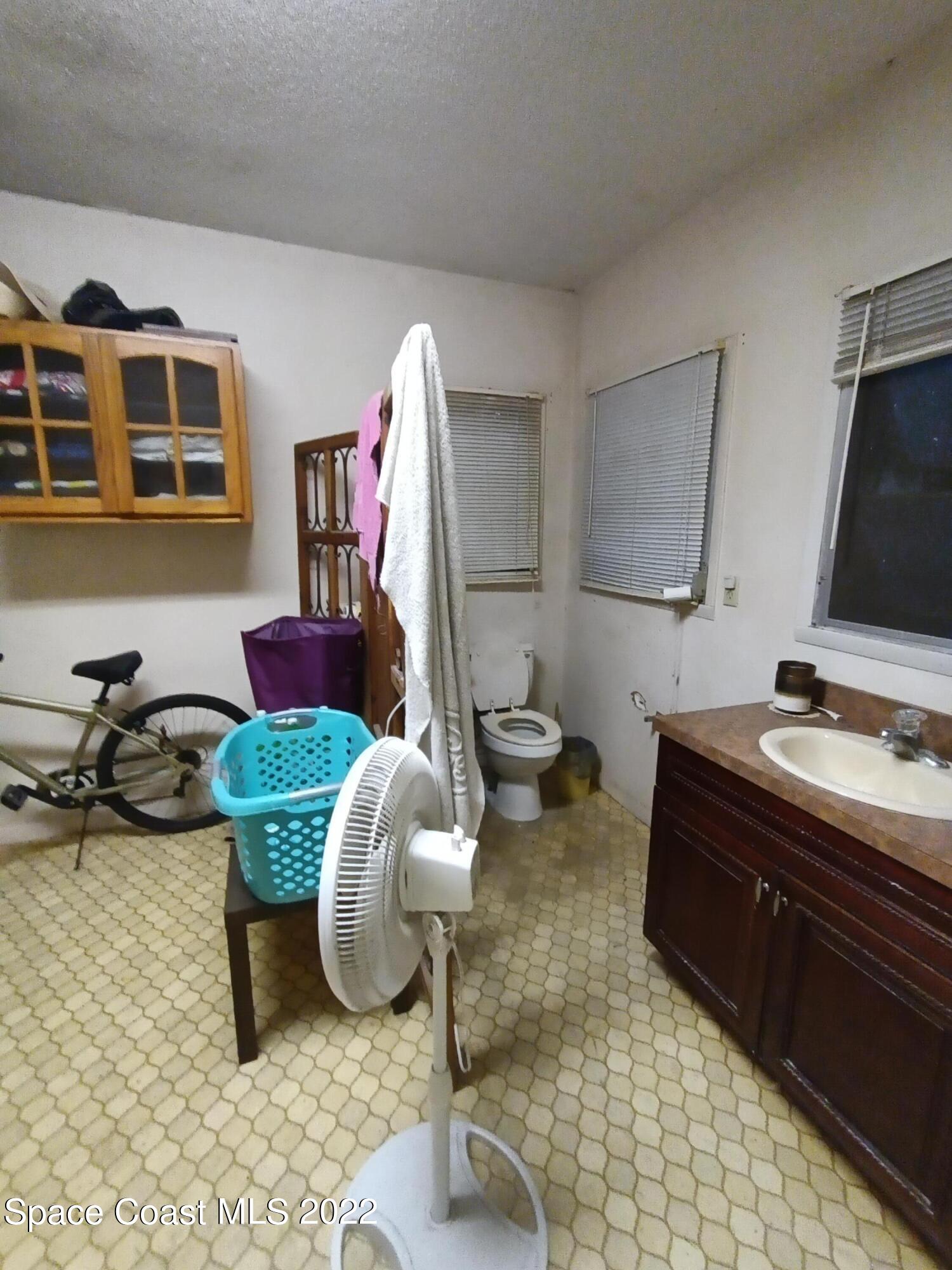 675 Hammock Road Melbourne, FL 32904 - Photo 9 of 16 20221007_190540