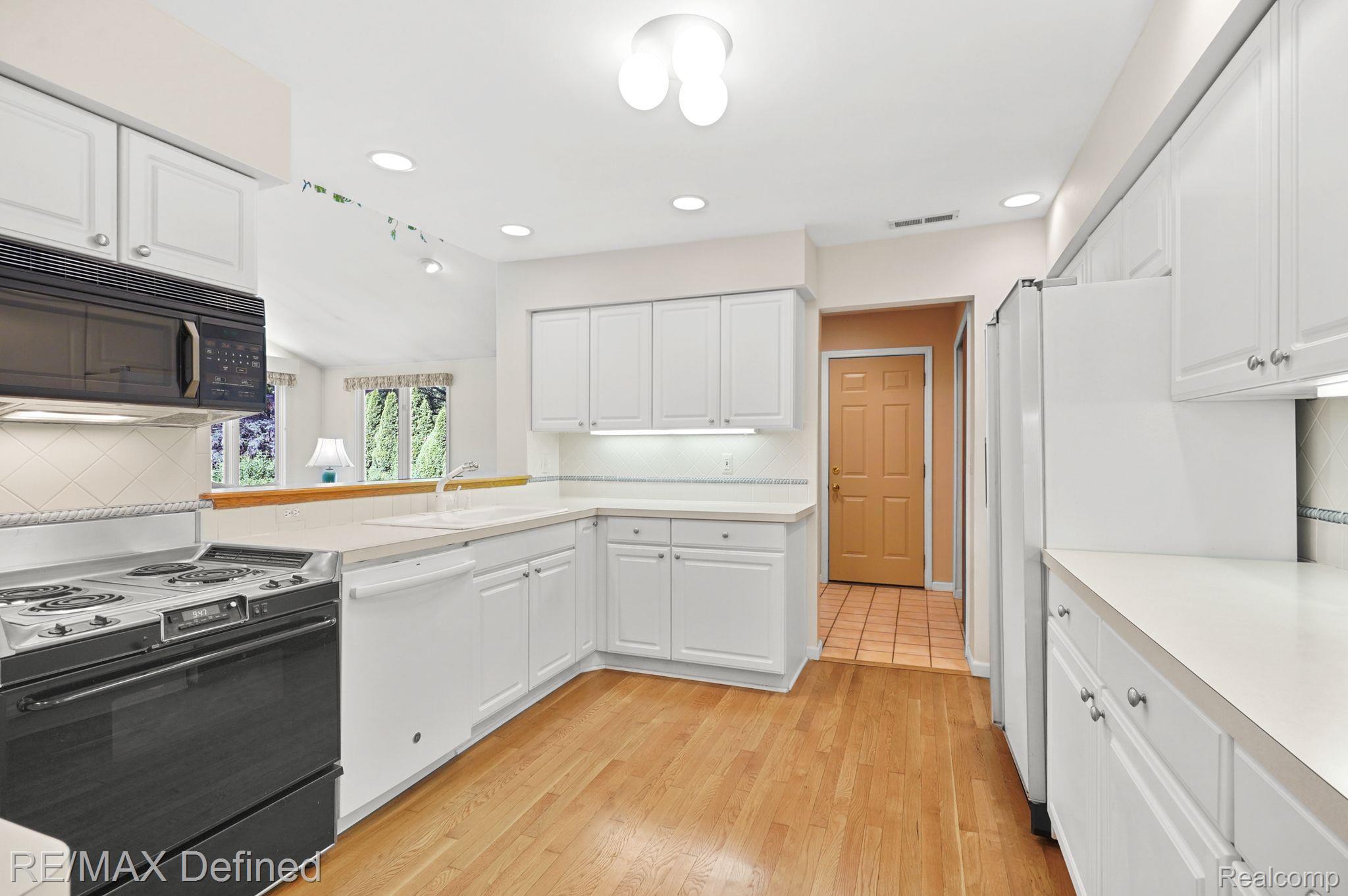 2801 West Wattles Road Troy, MI 48098 - Photo 10 of 37 Gallery Image 10