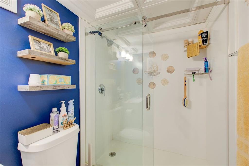 32 Peachtree Street Northwest, Unit 1102 Atlanta, GA 30303 - Photo 19 of 35 a bathroom with a shower a toilet and a sink