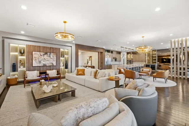 a view of entryway with an empty room