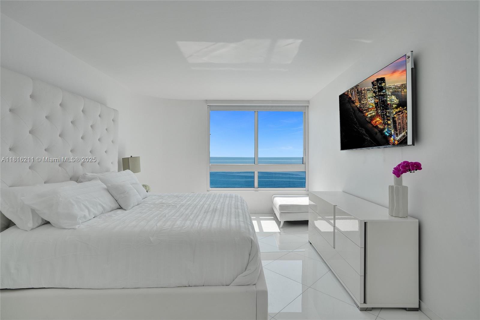 6365 Collins Avenue, Unit 2403 Miami Beach, FL 33141 - Photo 10 of 26