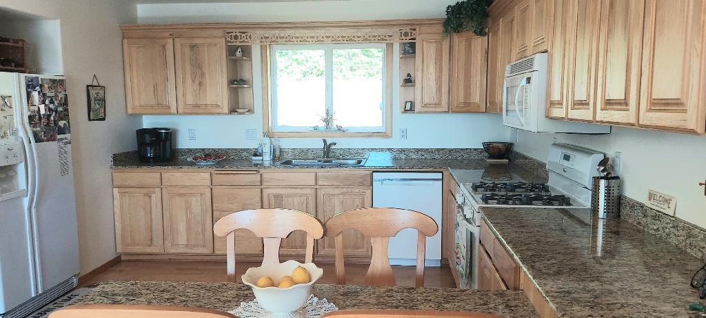29033 Rocky Point Road Klamath Falls, OR 97601 - Photo 6 of 111 Beautiful Kitchen