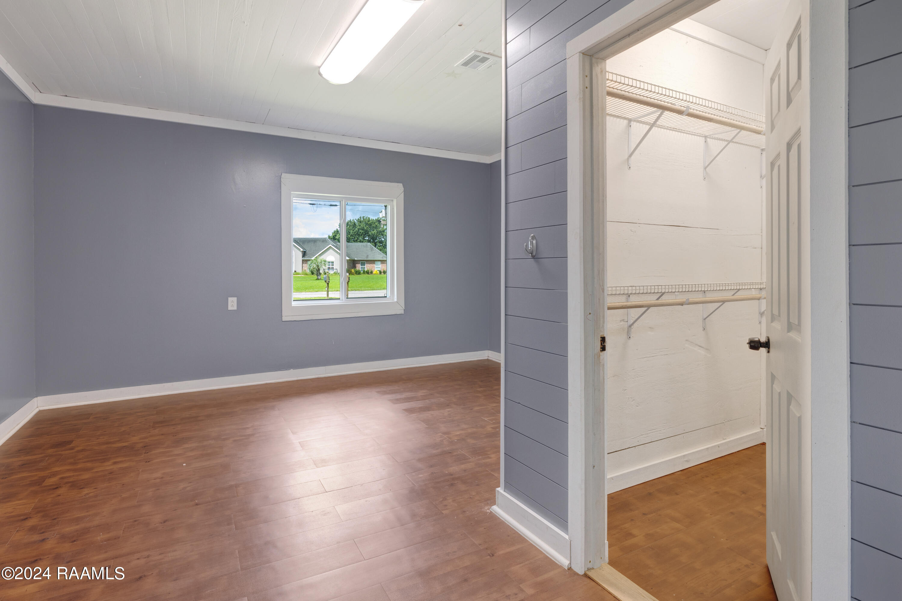5712 Northside Road New Iberia, LA 70563 - Photo 17 of 31 Guest Bedroom and closet 1
