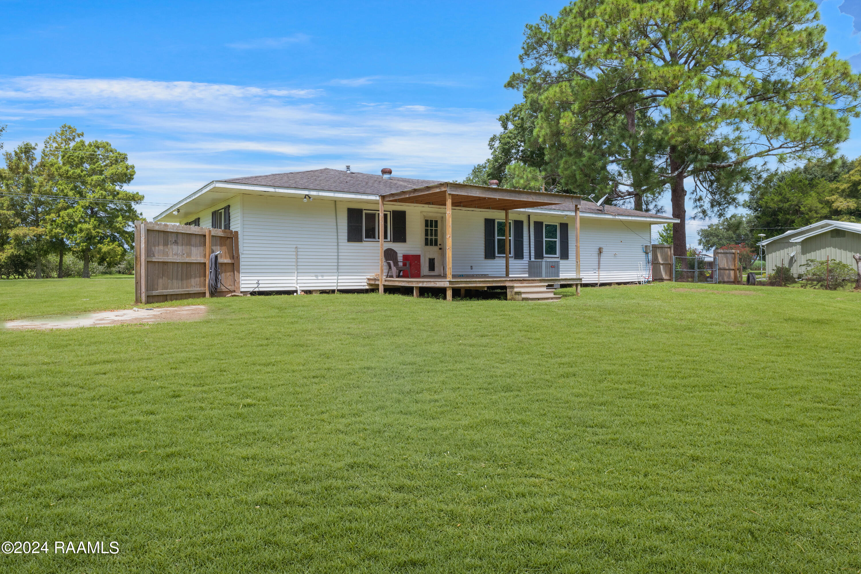 5712 Northside Road New Iberia, LA 70563 - Photo 23 of 31 Back Exterior