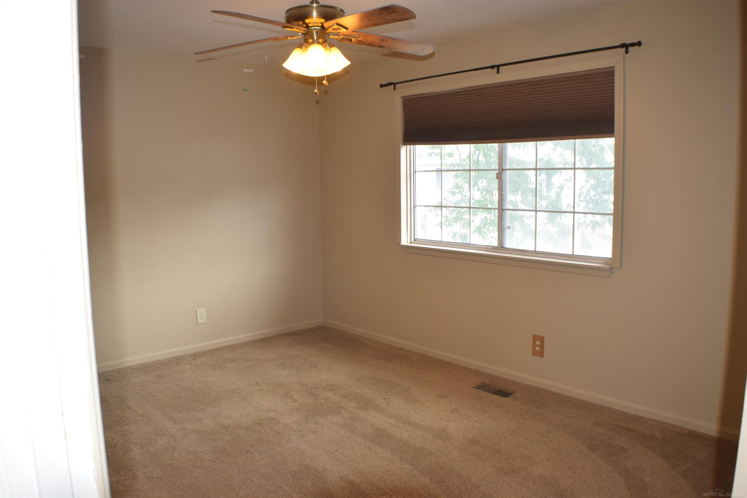 3944 Hunters Ridge Drive Lansing, MI 48911 - Photo 25 of 32 50147093-68bba6f2-1af5-49ff-b866-ebec2bd84885.JPG