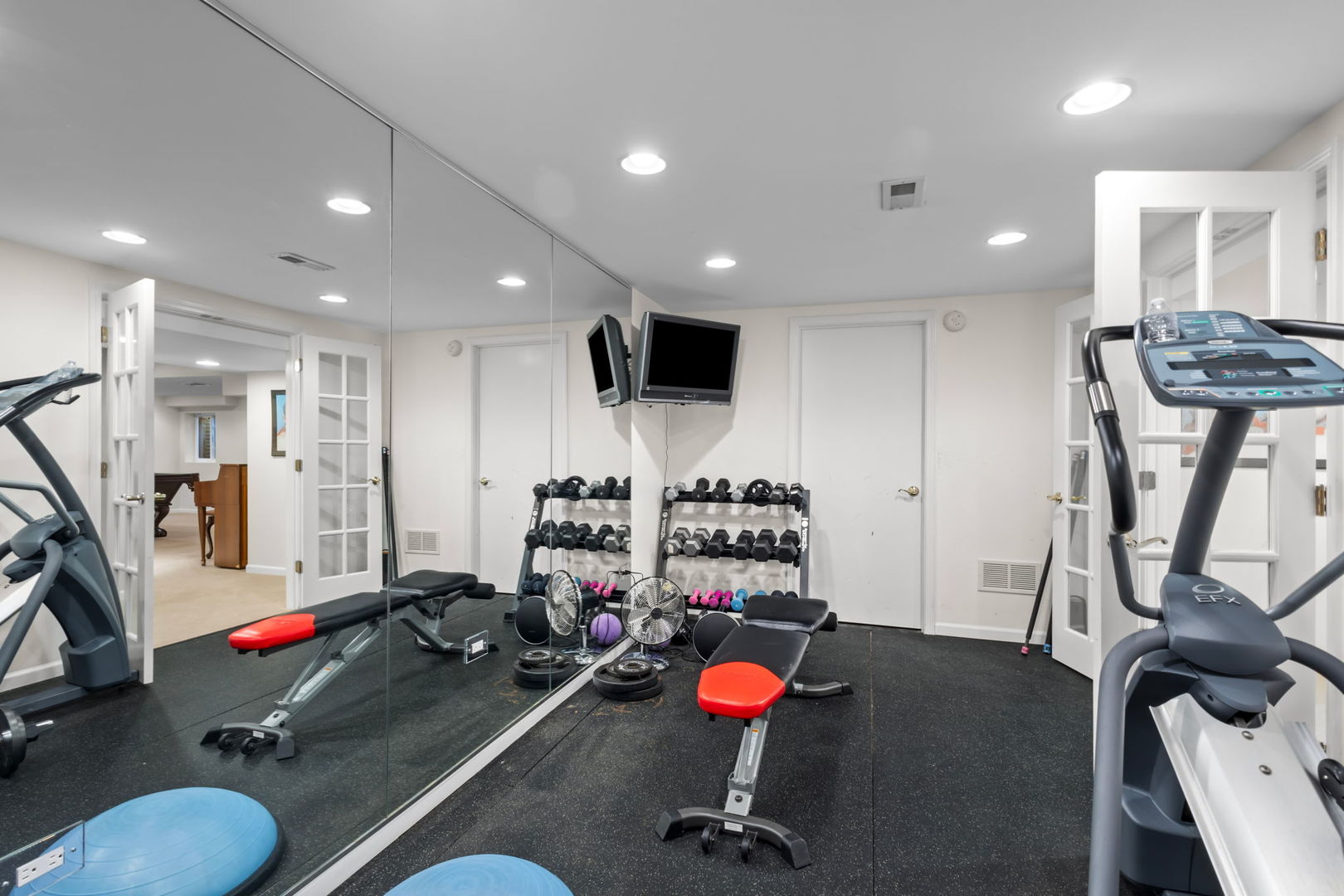 2775 Salceda Drive Northbrook, IL 60062 - Photo 23 of 37 a view of a room with gym equipment