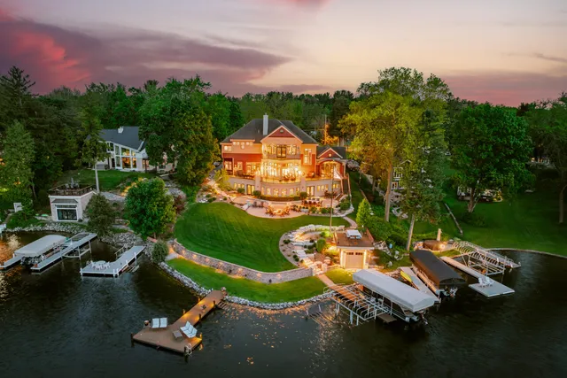 $4,895,000 | N49W35398 East Wisconsin Avenue, Oconomowoc, WI 53066