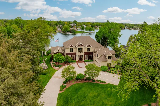 $4,895,000 | N49W35398 East Wisconsin Avenue, Oconomowoc, WI 53066