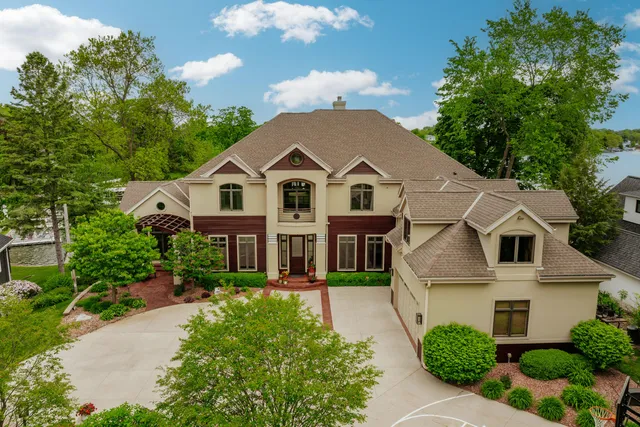 $4,895,000 | N49W35398 East Wisconsin Avenue, Oconomowoc, WI 53066