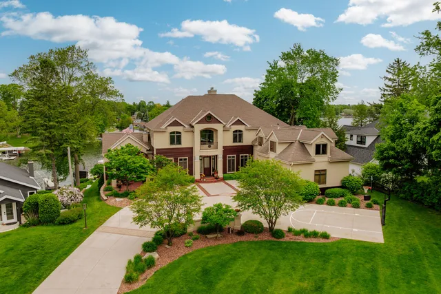 $4,895,000 | N49W35398 East Wisconsin Avenue, Oconomowoc, WI 53066