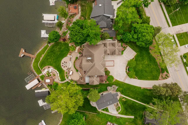 $4,895,000 | N49W35398 East Wisconsin Avenue, Oconomowoc, WI 53066