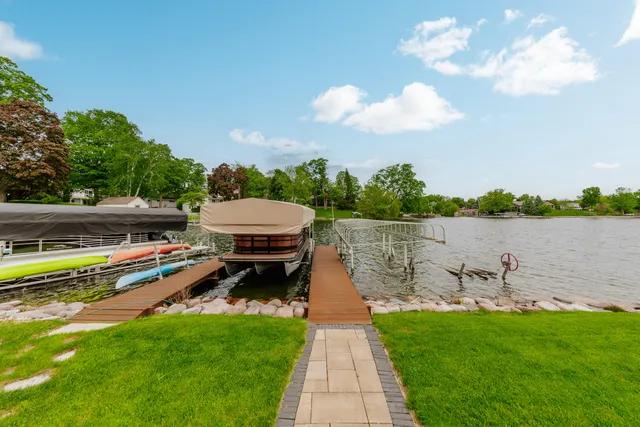 $4,895,000 | N49W35398 East Wisconsin Avenue, Oconomowoc, WI 53066