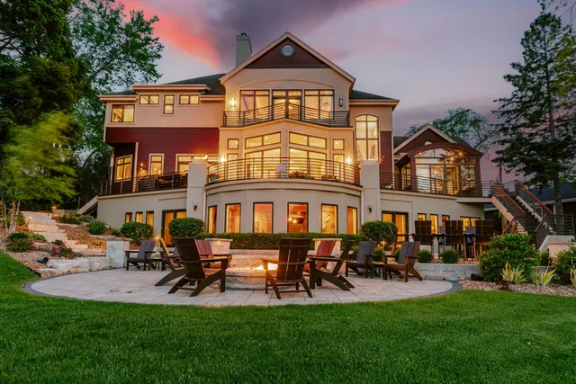 $4,895,000 | N49W35398 East Wisconsin Avenue, Oconomowoc, WI 53066