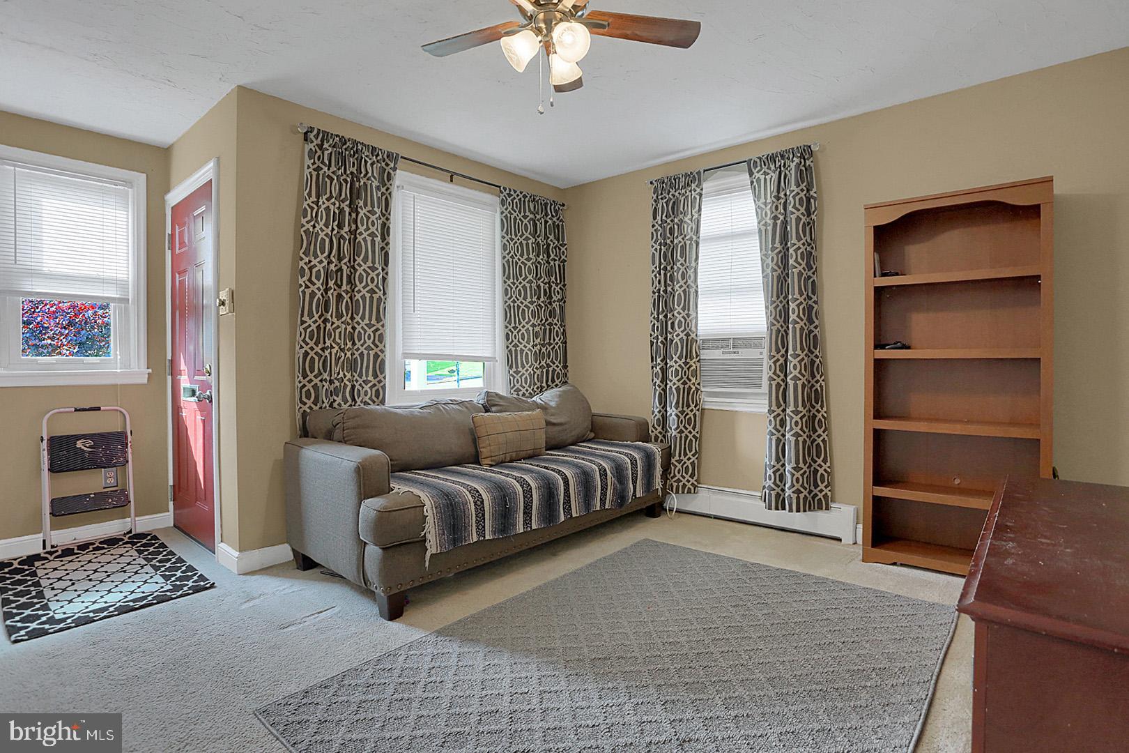 302 Parkside Avenue Reading, PA 19607 - Photo 5 of 27 Living Room