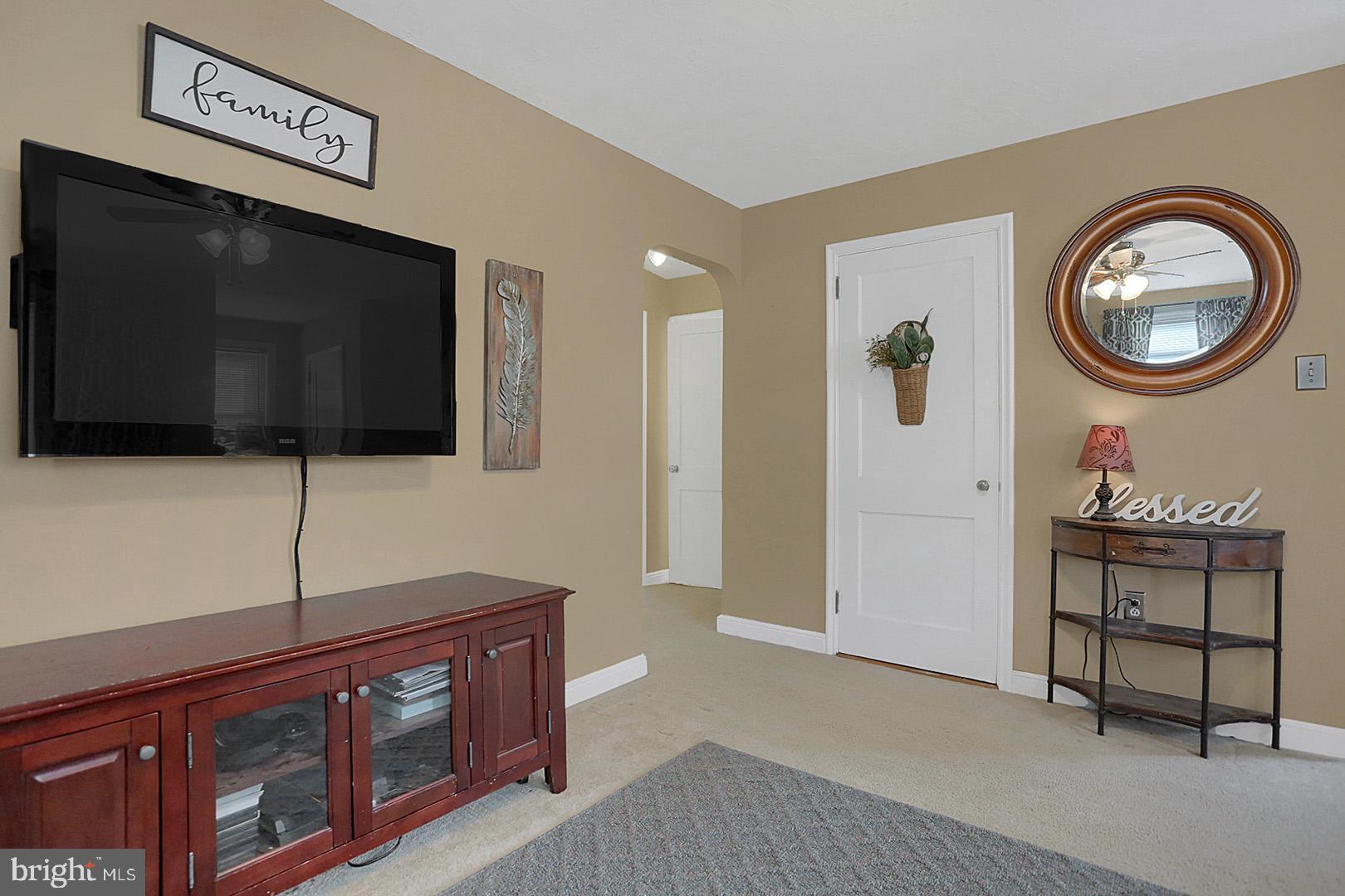 302 Parkside Avenue Reading, PA 19607 - Photo 6 of 27 Living Room