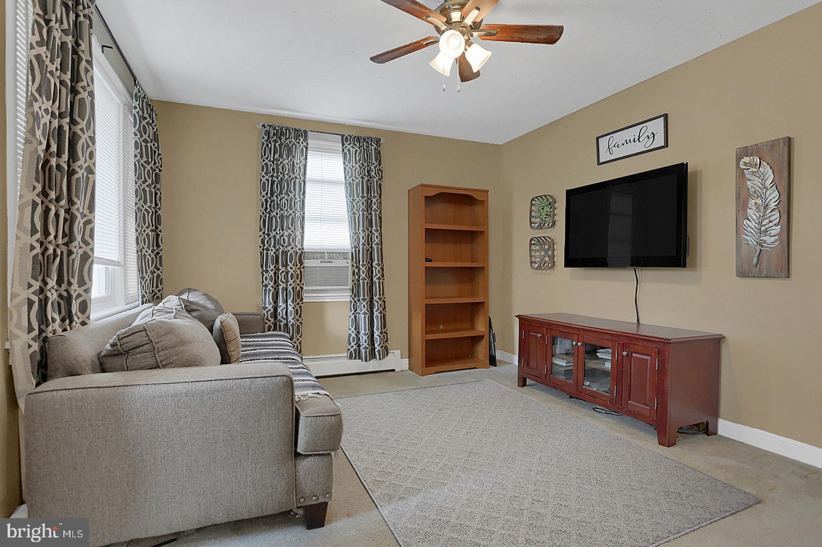 302 Parkside Avenue Reading, PA 19607 - Photo 7 of 27 Living Room