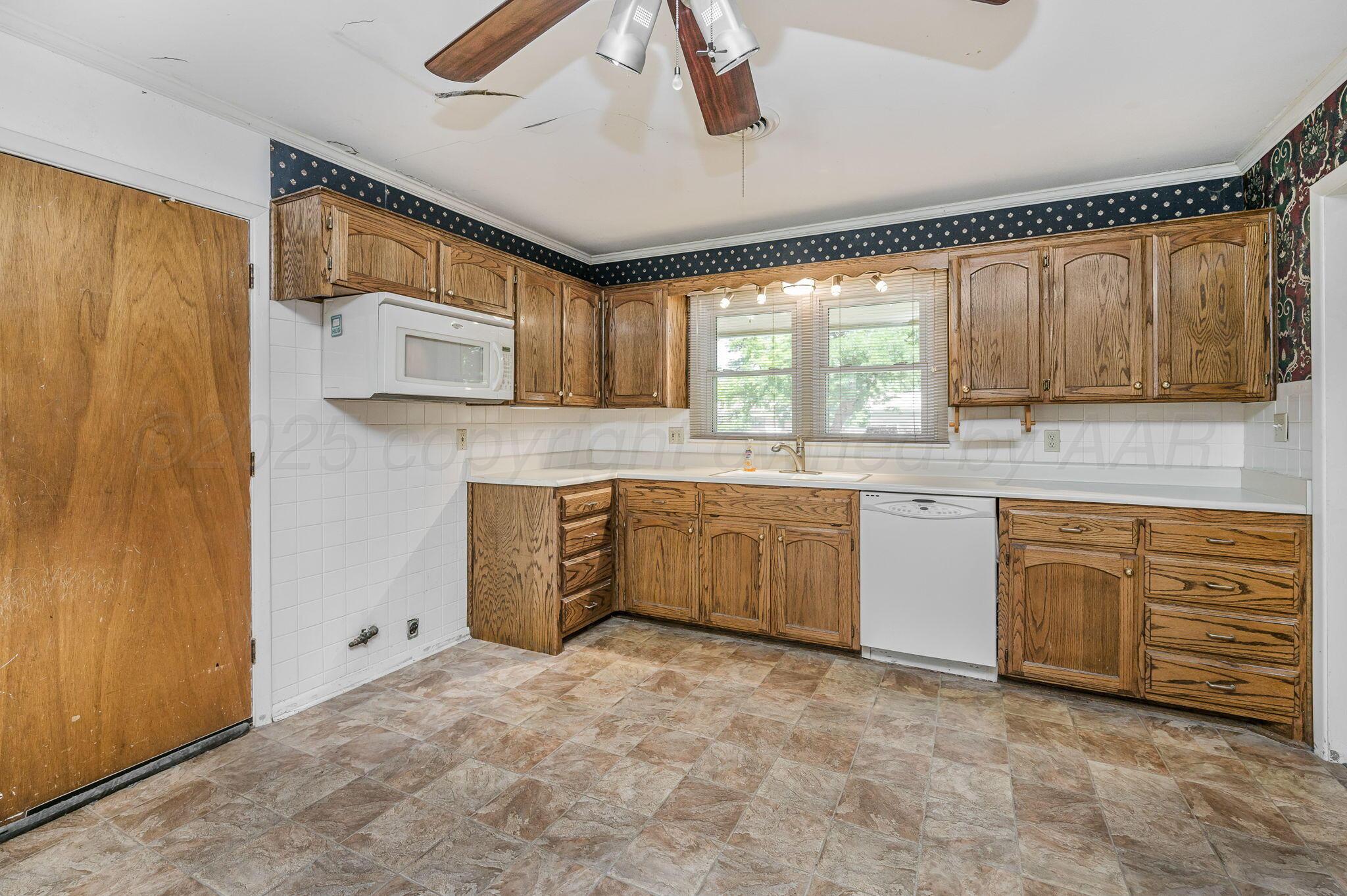 4705 South Rusk Street Amarillo, TX 79110 - Photo 8 of 17 4705 S Rusk 08