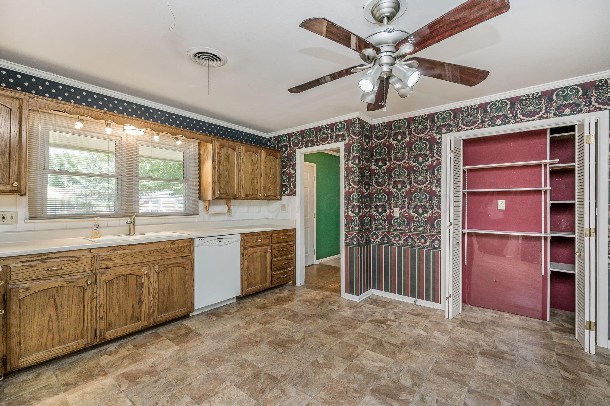 4705 South Rusk Street Amarillo, TX 79110 - Photo 9 of 17 4705 S Rusk 09