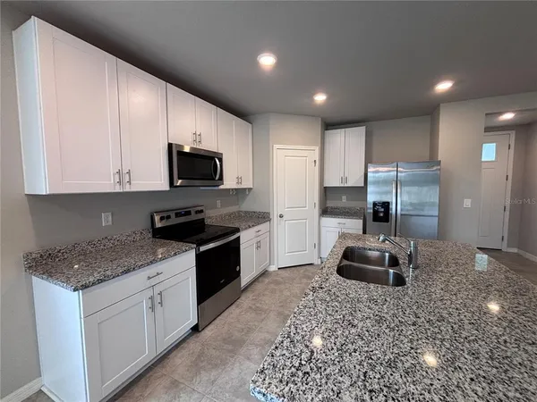 $2,700 | 7009 Feather River Place, Parrish, FL 34219