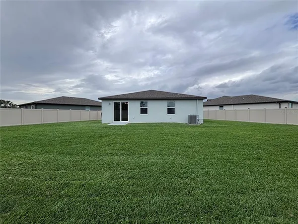 $2,700 | 7009 Feather River Place, Parrish, FL 34219