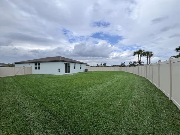 $2,700 | 7009 Feather River Place, Parrish, FL 34219