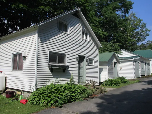 $430,000 | 1950 North Main Street, Londonderry, VT 05148