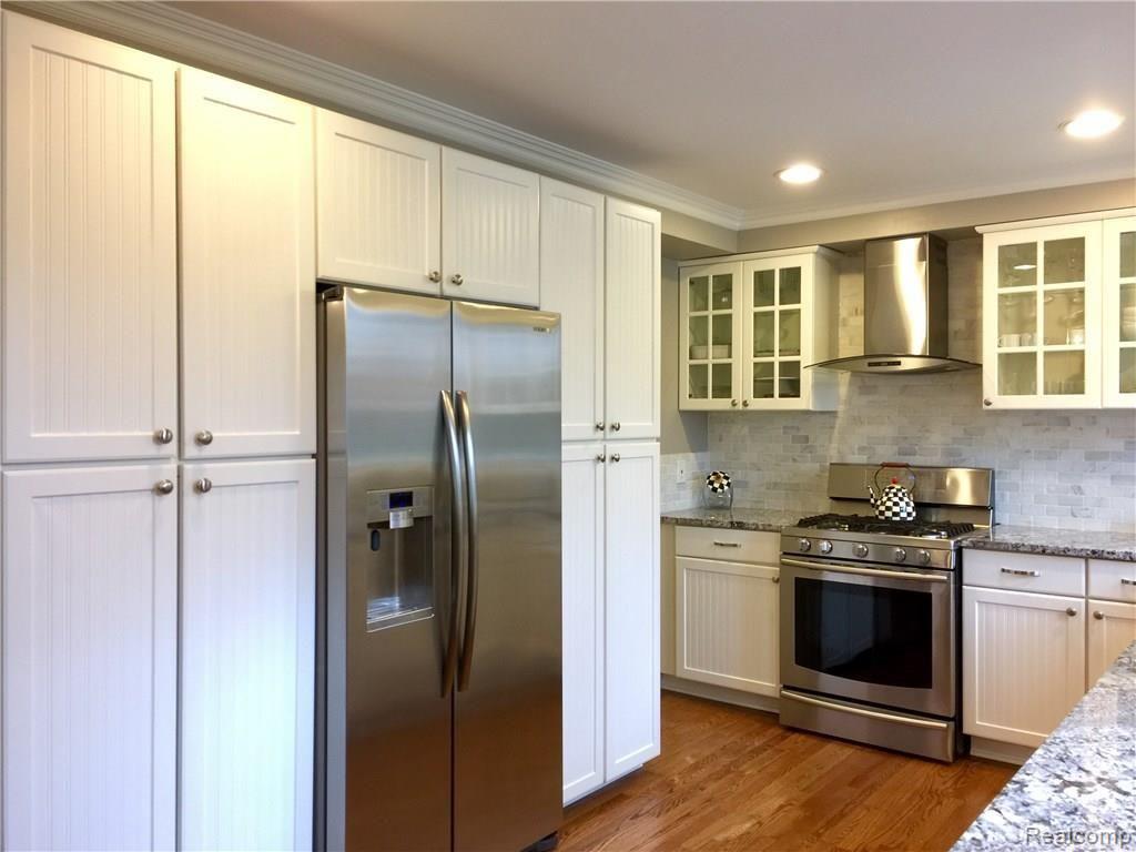 677 Shoreham Road Grosse Pointe Woods, MI 48236 - Photo 6 of 32