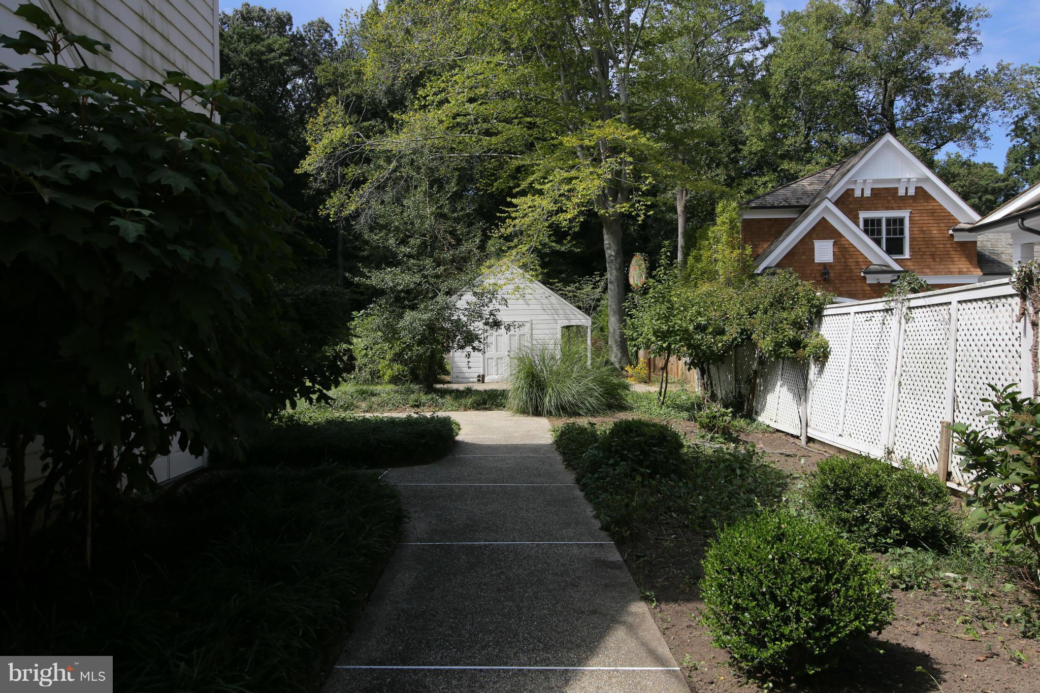 9108 Burning Tree Road Bethesda, MD 20817 - Photo 17 of 18 Exterior (General)